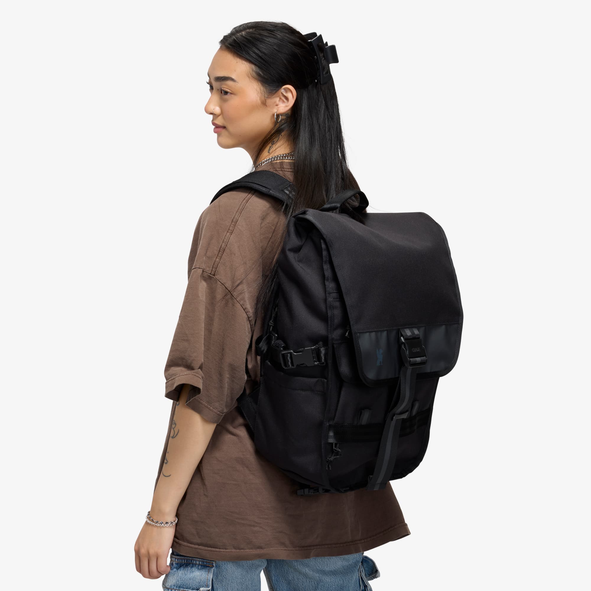 chrome-industries-warsaw-30l-pack-sac-dos-30-litres-rabat-poche-bouteille-gamme- image 1
